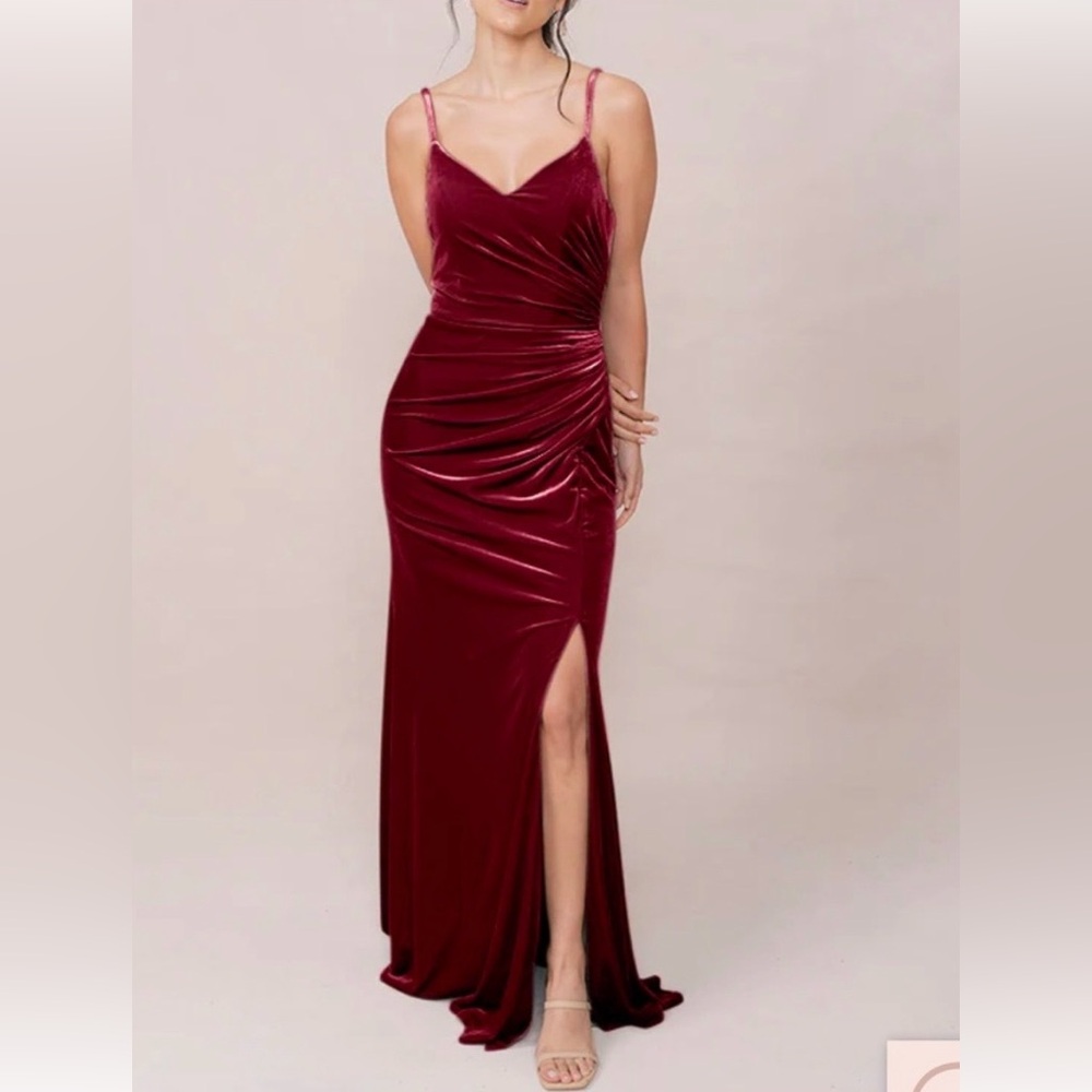 Revelry Rory velvet dress size 8 ruched side , romantic rose